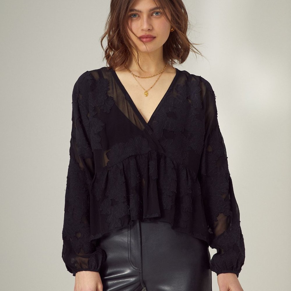 NWT Aritzia Wilfred Peplum Deep V Blouse - Small